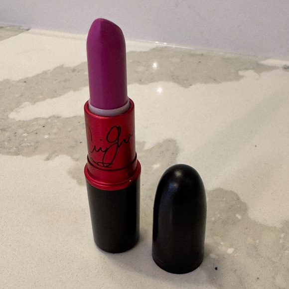 MAC Ariana Grande Viva Glam 2 Lipstick - Picture 3 of 6